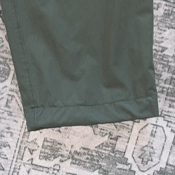 AMERICAN EAGLE Men Cargo Joggers with Attached Belt size large - Picture 4 of 10